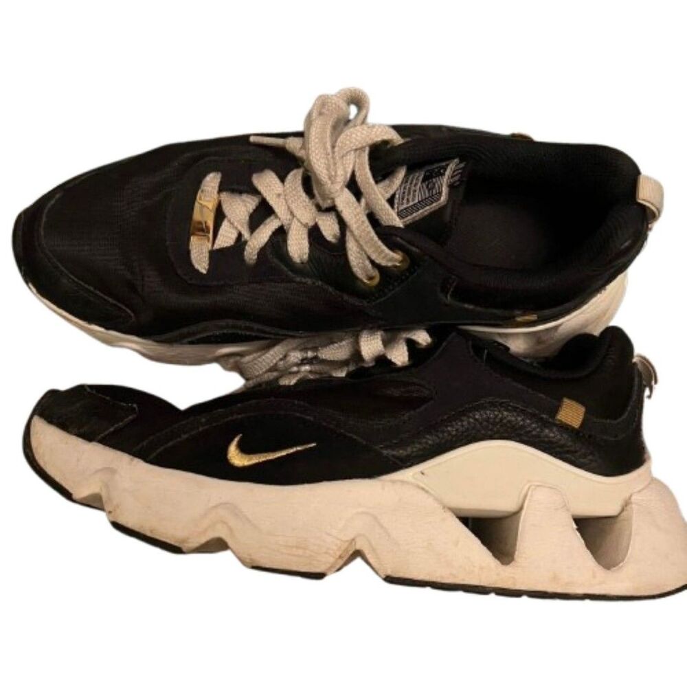 Nike Women's Navy and Black Trainers